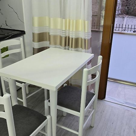 Guest House Pogradeci Экстерьер фото