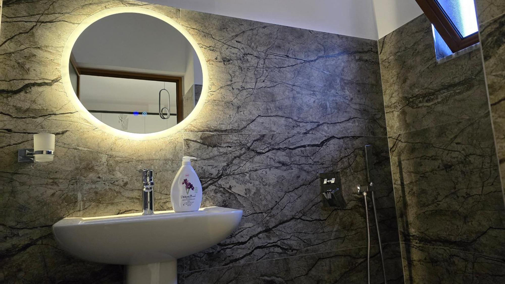 Guest House Pogradeci Экстерьер фото
