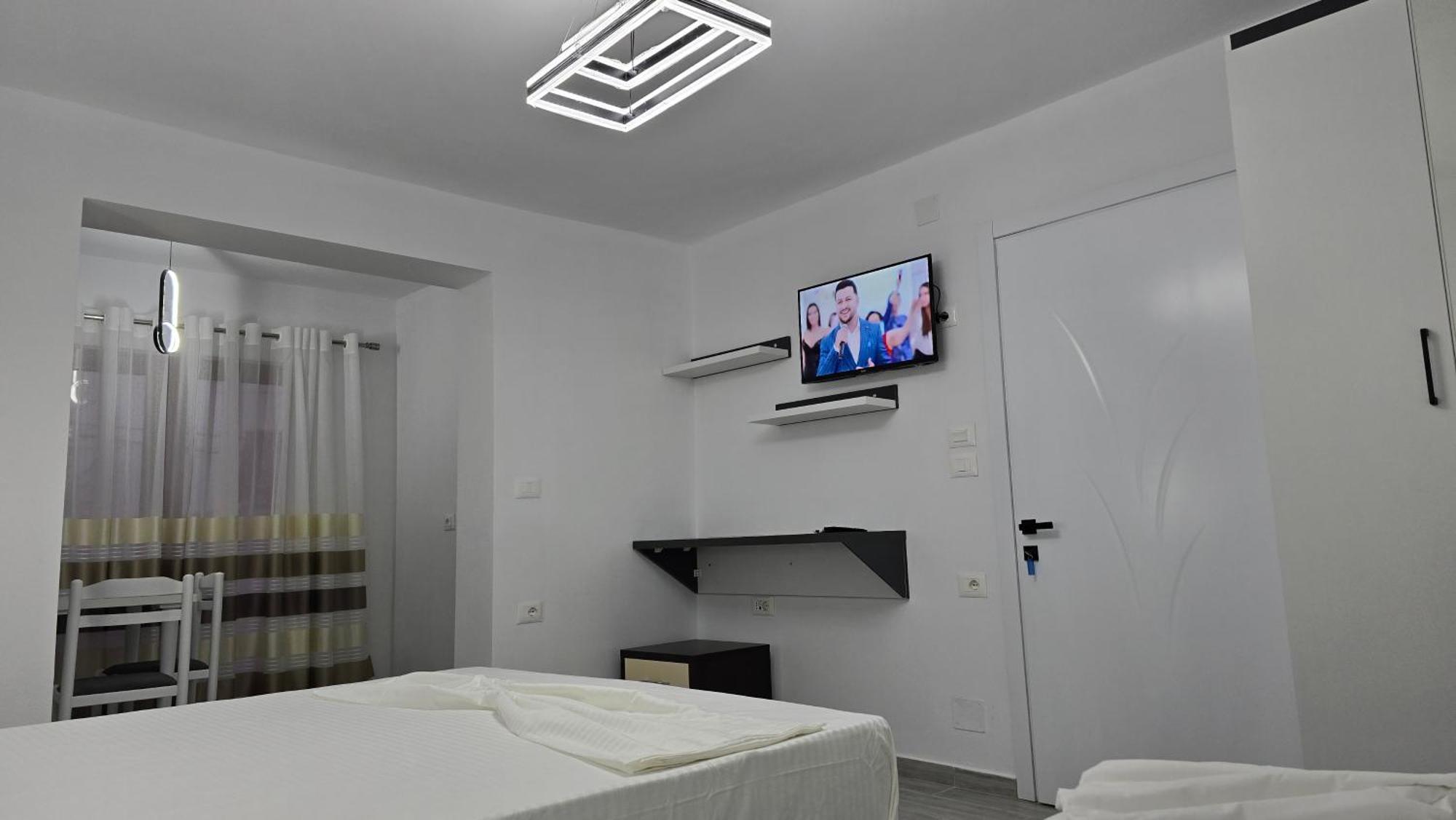 Guest House Pogradeci Экстерьер фото
