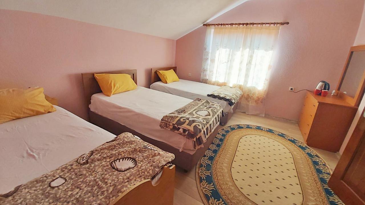 Guest House Pogradeci Экстерьер фото